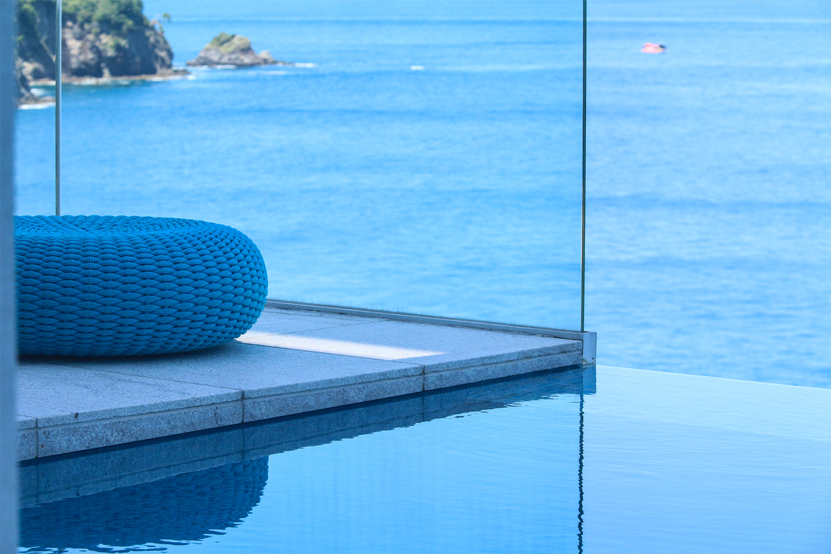 THE BLUE ROOM｜熱海の高級別荘｜オオクスライフアシスト